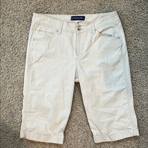 Bandolino Cream Capri pants, EUC